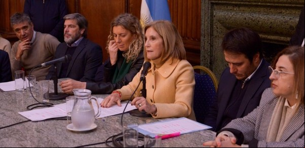 Por un sorpresivo acuerdo entre el PRO y los K, avanza la designación de un polémico dirigente camporista en el Instituto Electoral porteño