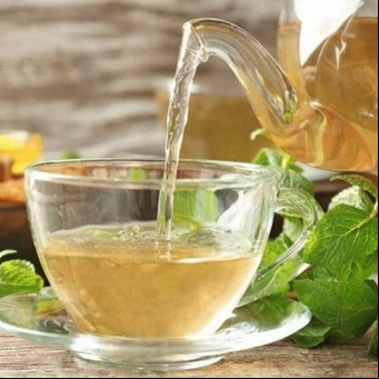 Cómo preparar el té de hierbas que calma los nervios y mejora la digestión
