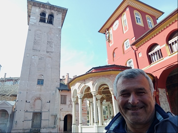 El lector Néstor Givré en Monte Athos. Foto Néstor Givré