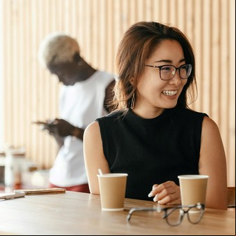 Qué hace la cocoa al café que tomás cada mañana, según la ciencia 