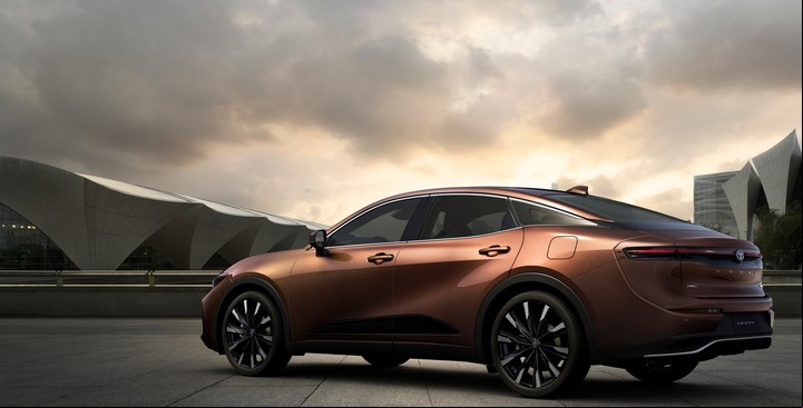 El Toyota Crown viene con tracción en las cuatro ruedas.