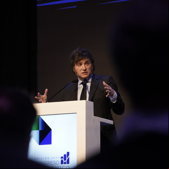En medio de la fuerte tensión por la Ley Bases, Milei emprendió una nueva gira europea: bilaterales en el G7 y apoyo a Zelenski