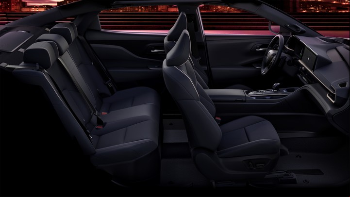 Amplio espacio interior en el Toyota Crown.
