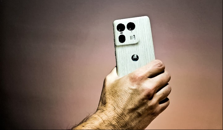 Edge 50 Ultra. Se consigue a $ 1.399.999 y hasta 12 cuotas sin interés.