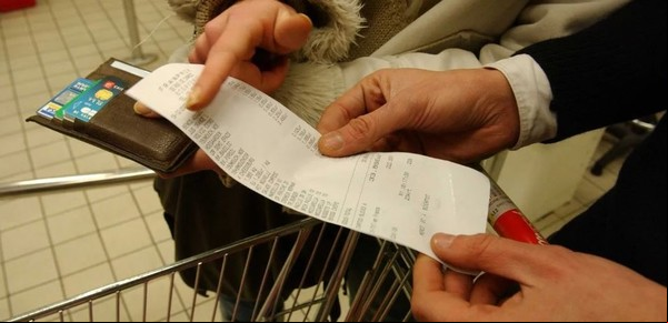 Precios en dólares y detalle de impuestos: vienen cambios en los súper y en marcas como Zara y Frávega