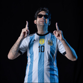 Teatro ciego: El desafío de ver a Messi y a la selección campeona del mundo sin abrir los ojos 