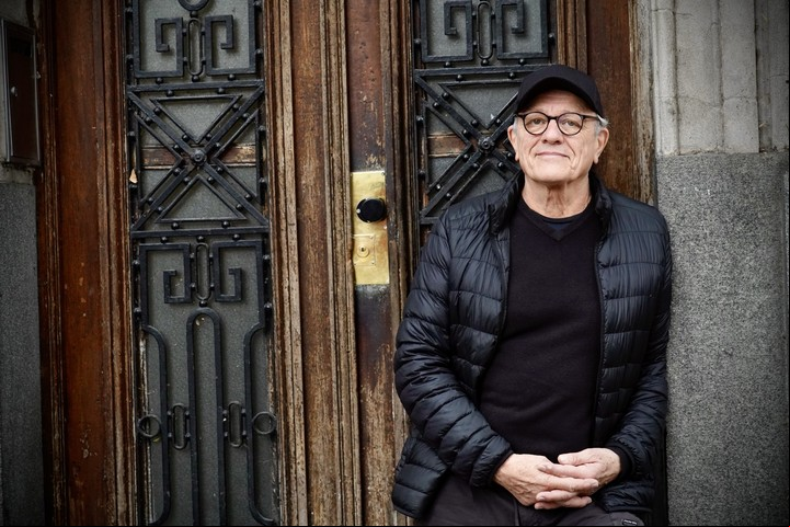 Paisaje porteño. Emilio Del Guercio, en San Telmo. Dice que sufrió durante el tiempo en que no vio a su segunda hija. Foto: Ariel Grinberg