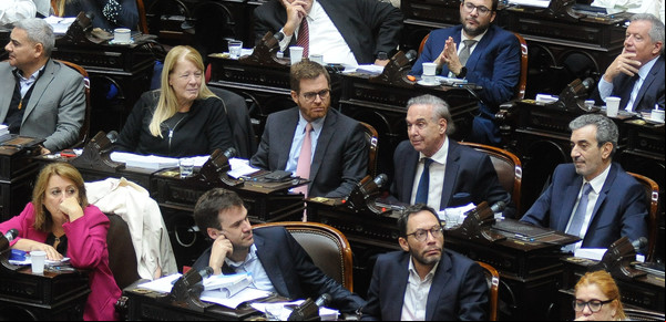 Ley Bases: el Gobierno ya tiene los votos para Ganancias y Bienes Personales, pero hay dudas con las privatizaciones