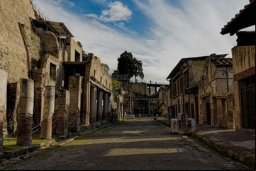 Herculano, la ciudad arrasada por el Vesubio, reabrió su playa repleta de esqueletos