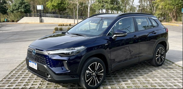 Análisis del nuevo Toyota Corolla Cross híbrido: el SUV por el que la gente espera