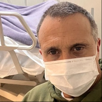 Sergio Lapegüe visitó a su madre que está internada y le dejó un tierno mensaje de aliento