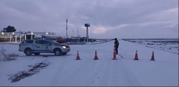 Tragedia en Santa Cruz: tres jóvenes murieron intoxicados con monóxido de carbono en medio de un temporal de nieve