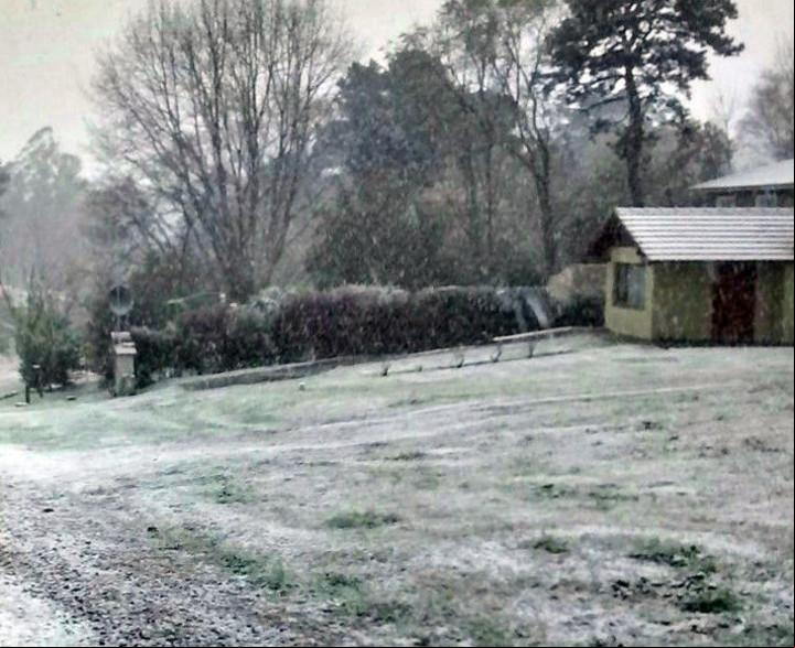 Nieve en Sierra de los Padres en 2015. Foto Fabián Gastiarena 