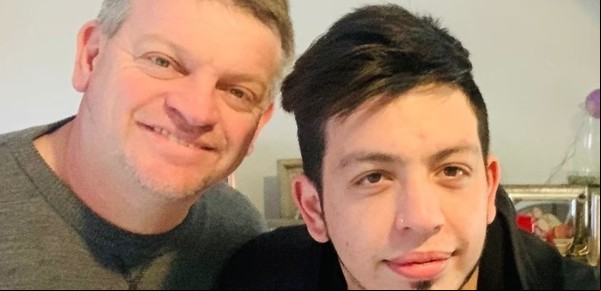 Es psicólogo, usó la inteligencia artificial para "hablar" con su hijo muerto y ahora quiere probar con la videollamada: ¿sirve para hacer el duelo?
