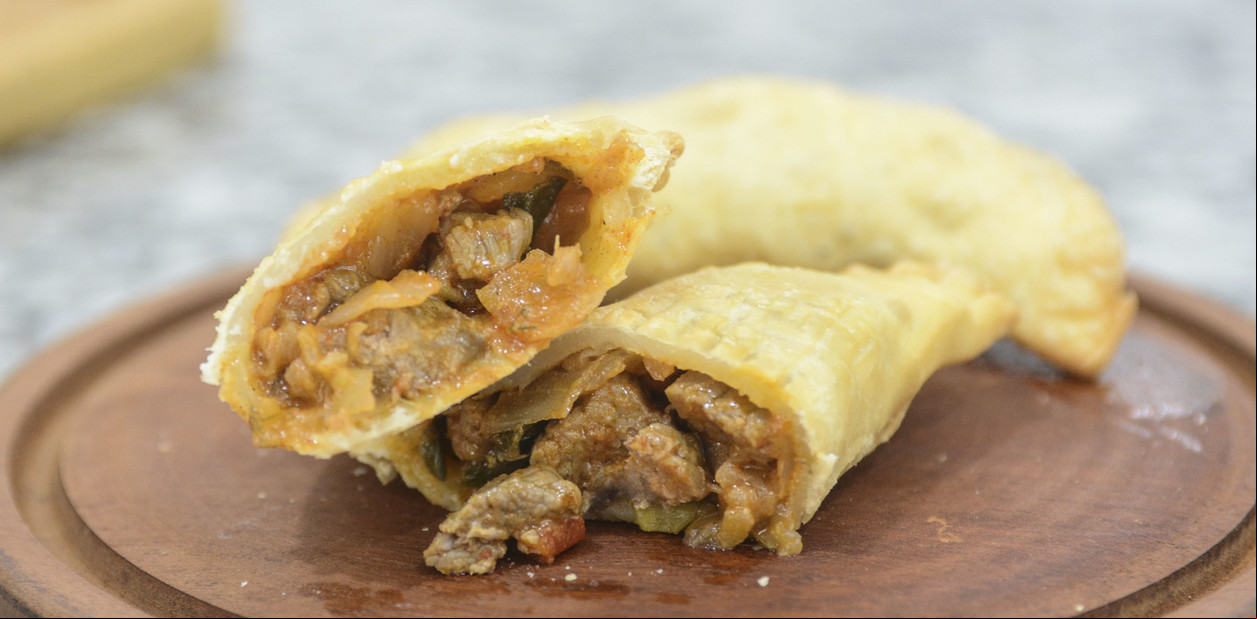 En Caballito, el local de empanadas fritas famoso por su secreto para que salgan siempre livianas, sequitas y crocantes
