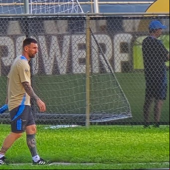 Imágenes exclusivas: cómo está Messi luego de la molestia muscular que lo deja afuera del partido contra Perú