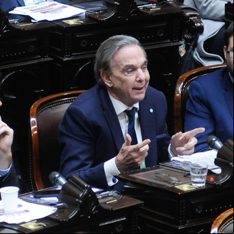 El bloque de Pichetto presiona a Milei y arma su propio presupuesto con más plata para jubilados y universidades