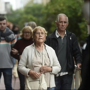 Jubilados: el Gobierno confirmó que seguirá pagando en febrero el bono de hasta $ 70 mil sin ajuste 
