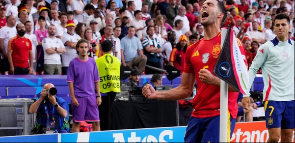 Mikel Merino, el héroe de España ante Alemania y el festejo fotocopia para homenajear a su papá Miguel