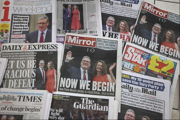 La prensa británica al reflejar los comicios del mes de julio que consagraron primer ministro al laborista Keir Starmer. Foto: EFE