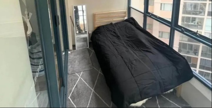El balcón está conectado a un departamento de dos habitaciones, que se puede alquilar por separado por 1.300 dólares por semana, sin incluir las facturas de servicios.