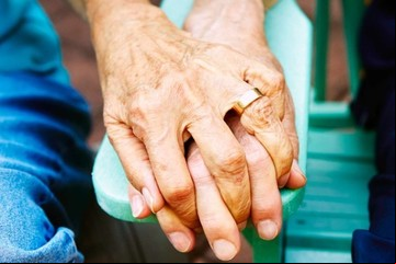 Tenían casi 50 años de casados y eligieron morir juntos por una doble eutanasia 
