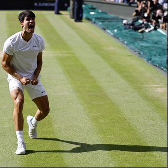 Alcaraz es otra vez el rey de Wimbledon y, con 21 años, acumula estadísticas de una leyenda: "Aún no me veo como un gran campeón" 