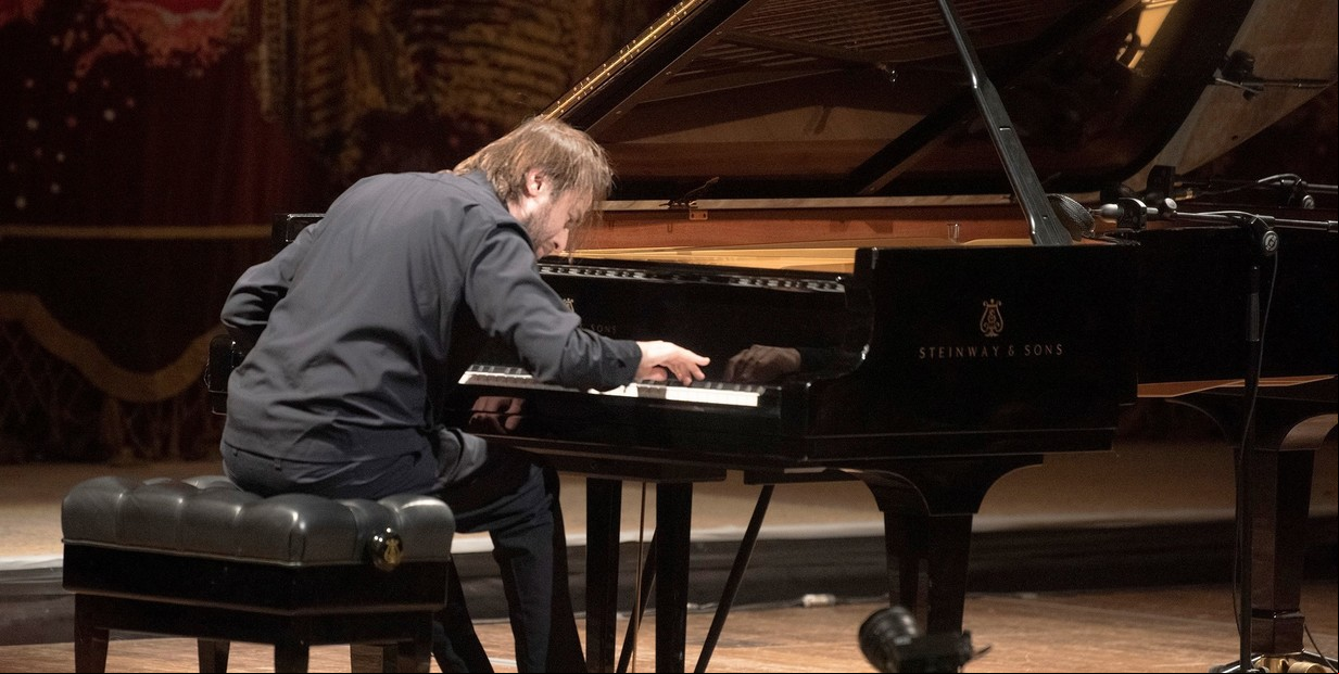El genial pianista ruso Daniil Trifonov dejó sin aliento al público del Colón, que lo ovacionó tanto que hizo cinco bises