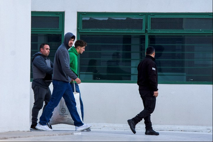 Oscar Jegou y Hugo Auradou los dos jugadores ses detenidos por violación. Foto AP