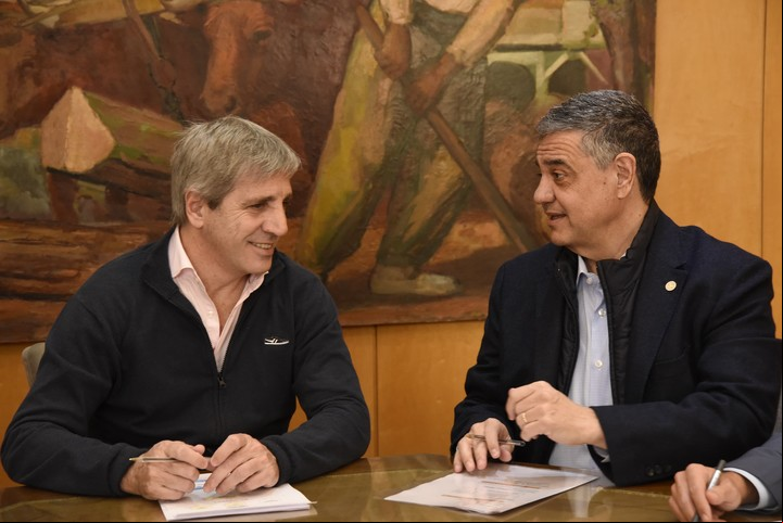 Caputo y Macri, en una reunión que mantuvieron en Economía.