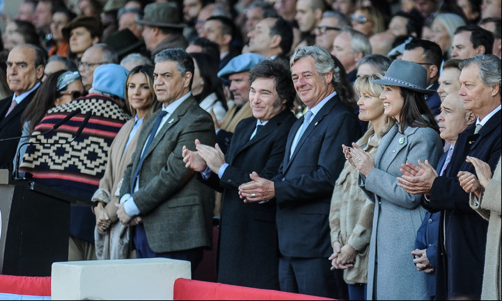 Javier Milei, con Nicolás Pino y Jorge Macri. Foto: Federico López Claro.