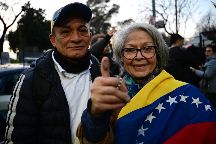 Gladys Rondón emitió su voto la mañana de este domingo. Viajó ayer desde Ramos Mejía y se quedó en casa de unos amigos en CABA:
Entrevistada.
credito Foto: Valentin Ochoa - FTP CLARIN MCL_4464.jpg Z Invitado