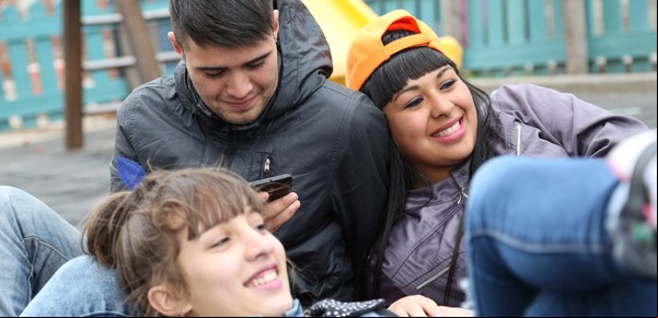 Por la epidemia de apuestas online de adolescentes, UNICEF lanza una guía para ayudar a padres y maestros