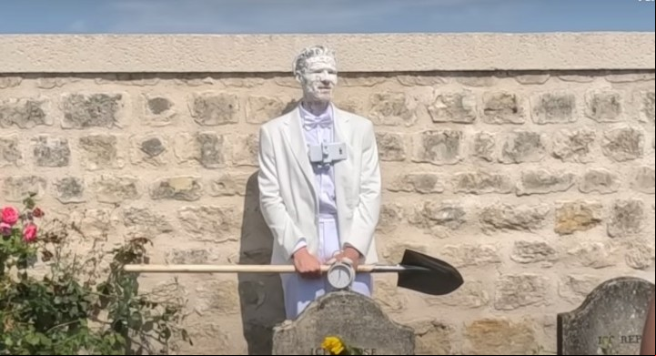 "Quise despertar al pintor del siglo XIX y sacarlo de su tumba para que llegue a este mundo", dijo el autor del hecho (captura de video).