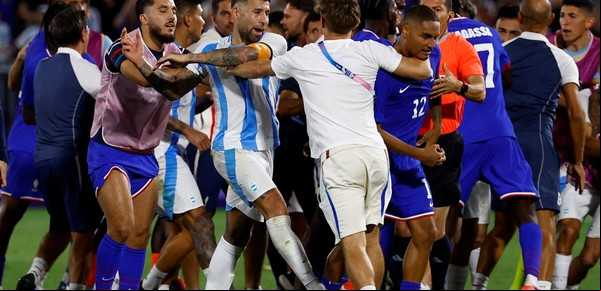 Final caliente en Burdeos: los ses les festejaron el triunfo en la cara a los argentinos y hubo incidentes
