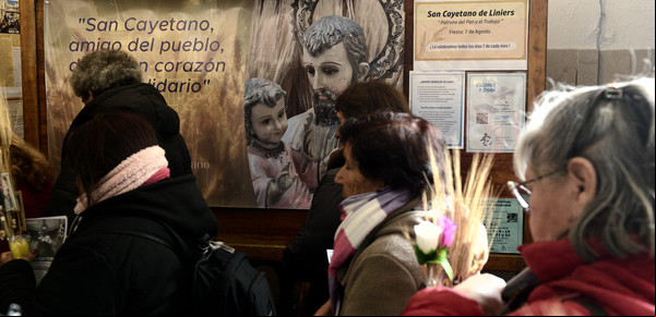 El primer San Cayetano en la era Milei: "Llegan llorando porque se quedaron sin trabajo y hay más gente que pide comida"