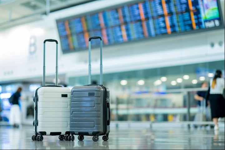 Se recomienda chequear con las aerolíneas las medidas y peso del carry on y las maletas en bodega. Foto Shutterstock