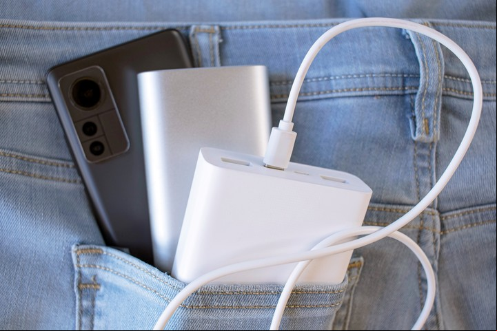 Para la carga del celular, cables y baterías externas. Foto Shutterstock