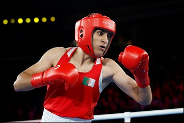 Imane Khelif, la boxeadora argelina apuntada por su género, les respondió a sus detractores con el oro en París 2024