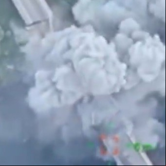 "Una bomba aérea guiada": Ucrania ahora mostró cómo tiró abajo un puente clave para Rusia
