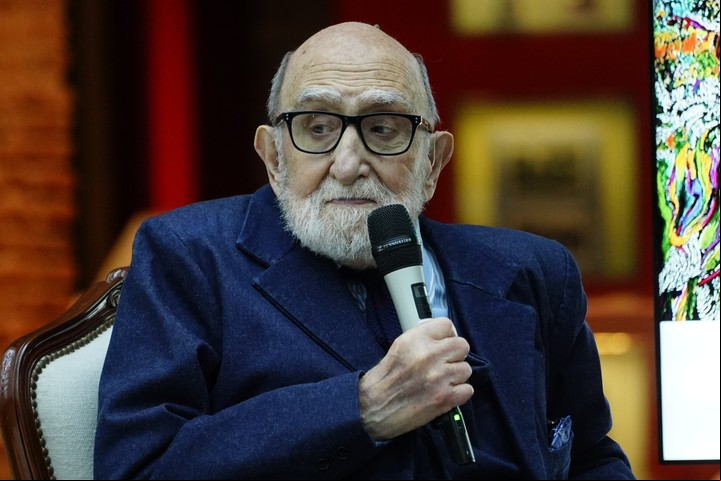 El artista Luis Felipe “Yuyo” Noé en el Museo Casa Rosada. Foto: Emmanuel Fernández.