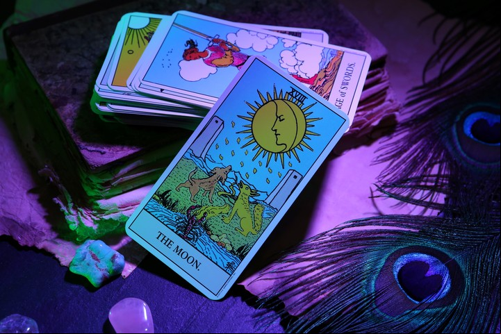 El tarot tiene 78 cartas o arcanos que están divididos en dos grandes grupos. Foto: ilustración Shutterstock.