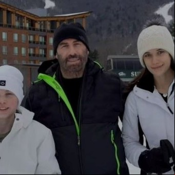 Las fotos de John Travolta de vacaciones en Bariloche: sus planes y dónde se hospedó