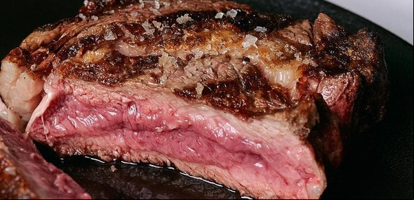 En Puerto Madero, una imponente parrilla con vista al río donde comer un ojo de bife jugoso y tierno