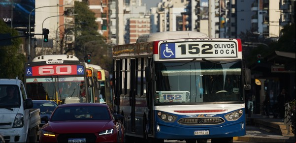 La UTA ratificó que habrá colectivos durante el paro de la CGT con un eslogan del Gobierno: "Dentro de la ley todo, fuera de la ley nada"