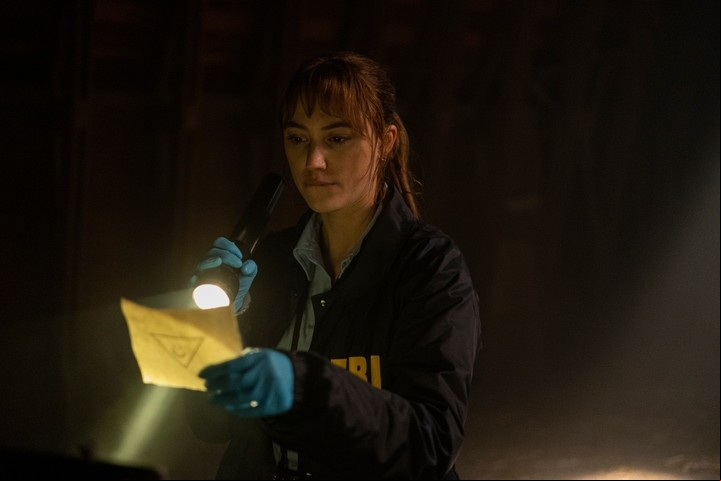 Maika Monroe es la agente del FBI, con reminiscencias al papel de Jodie Foster en "El silencio de los inocentes".