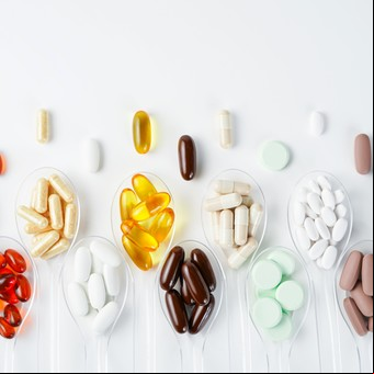 Suplementos dietarios y vitamínicos: entre beneficios poco claros y riesgos, la advertencia de especialistas 