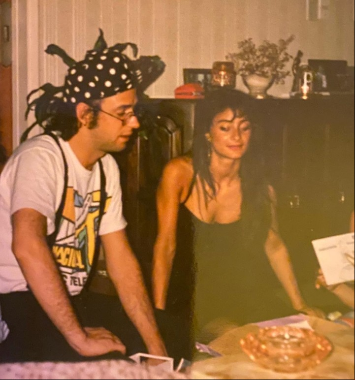 Laura Cerati junto a su hermano mayor. Foto familiar