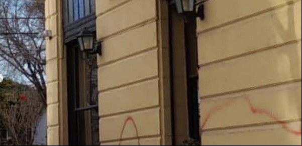 Pintadas e insultos en el reino del odio