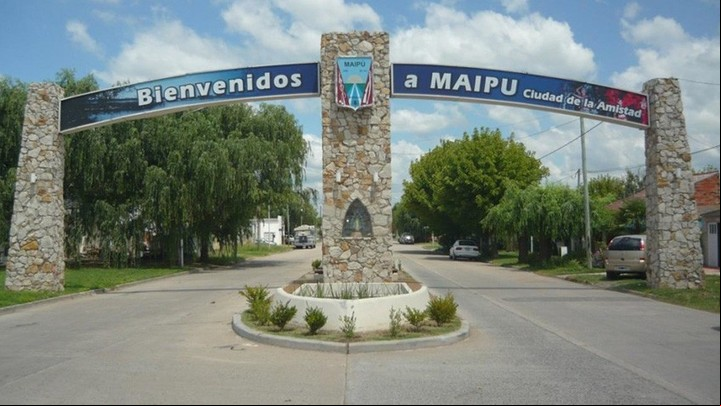 Portal de a Maipú, en el camino a Mar del Plata por la ruta 2.